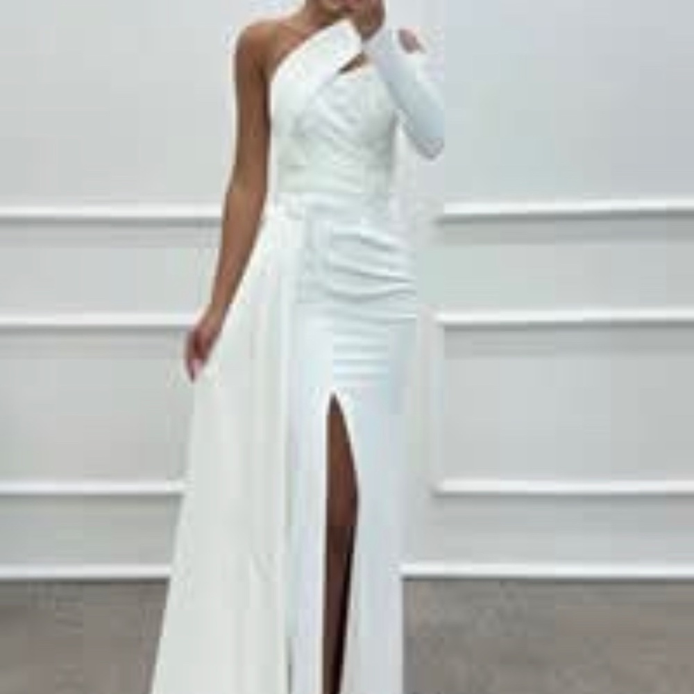 White long dress - Picture 2 of 3